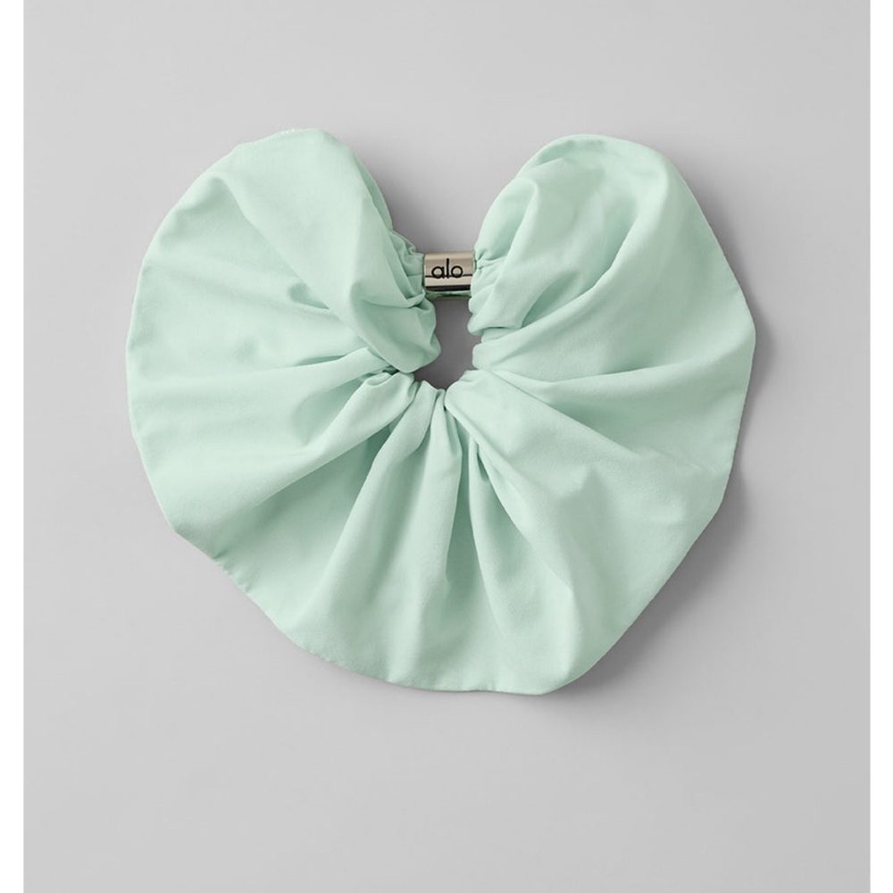 NWT ALO Yoga Bead It Oversized Scrunchie - Spearmint hair band